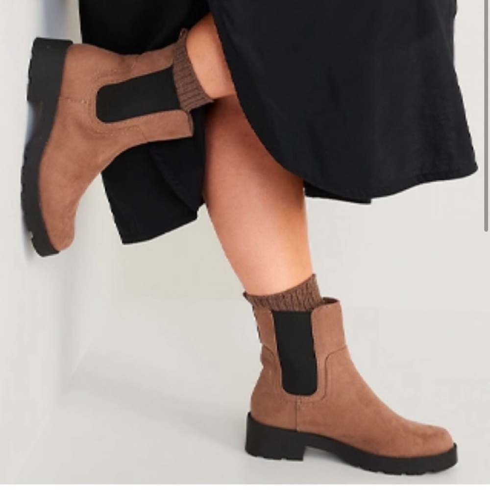 Old Navy Chelsea Boots NWT